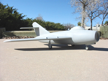 MiG-15 finished-2-2.jpg (97711 bytes)